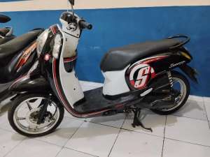 Jual bekas termurah honda scoopy 2015 siap pakai,lokasi di Serpong Utara