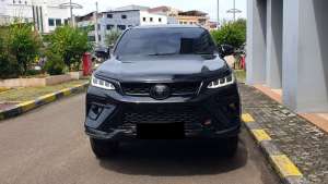 Jual bekas Toyota Fortuner New4x4 2.8 GR Sport AT DSL GR SPORT 2025 hitam km 3 ribuan pajak panjang,lokasi di Jakarta DKI