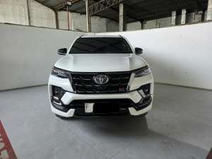 Jual bekas Toyota Fortuner VRZ GR 2.8 diesel ATMatic2023 Putih Km 33rban Mulus siap pakai,lokasi di Jawa Barat