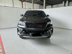 Jual bekas Toyota Fortuner VRZ TRD 2.4 ATMatic2018 Hitam Low km 40rban Mulus plat genap,lokasi di Jawa Barat