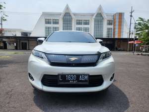 Jual bekas Toyota Harrier 2.4 G atPutih sunroof 2014 km 87 ribu,lokasi di Jawa Timur