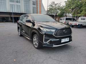 Jual bekas Toyota Kijang Innova Zenix Hybrid 2022 Hitam tipe Q paling tinggi,lokasi di Jawa Timur