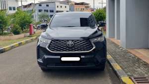 Jual bekas Toyota Kijang Innova zenix V 2023 hitam,lokasi di Jakarta DKI