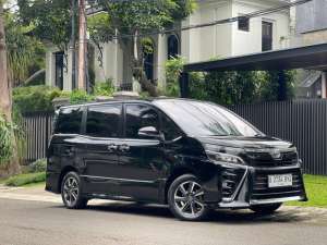 Jual bekas Toyota Voxy 2.0 AT 2018 MPV,lokasi di Jakarta DKI