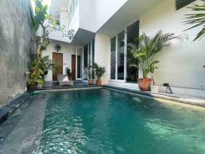 villa jalan bidadari Seminyak bali , tersedia melalui melalui situs Olx