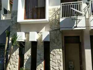 villa modern 2 lantai di Pesanggrahan Kusuma Batu , tersedia melalui melalui situs Olx