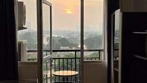 2 Bedroom apartemen Kemayoran hadap danau Sunter sunrise lokasi di Jakarta Pusat, tersedia melalui melalui situs Olx