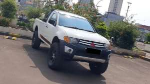 Jual bekas 4x4 Mitsubitshi Triton Strada GLXHDX 2.8 Single Cabin MT 2013 2014,lokasi di  