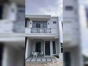 5 Menit LRT Ciracas, Rumah 2 Lantai du Jakarta dibawah 1 M, Strategis, Mewah, Murah, SHM lokasi di Jakarta Timur, tersedia melalui melalui situs Olx