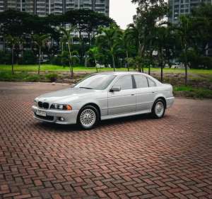 Jual bekas -60rb Km OriDouble GlassBMW E39 520i2003,lokasi di Surabaya Kota