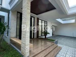 97. Turun Harga Dijual Cepat Rumah Mewah di Radio Dalam Gandaria Utara Kebayoran Baru Jakarta Selatan - Brand New dengan Desain Modern lokasi di Jakarta Selatan, tersedia melalui melalui situs Olx