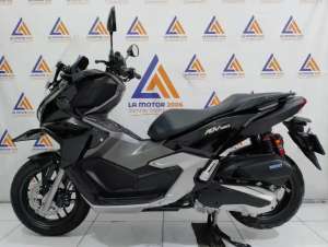 Jual bekas ADV 160 CBS TH 2025 VERY LOW KM 2K CASHKREDIT KTP DAERAH BISATT CC,lokasi di Jakarta Selatan