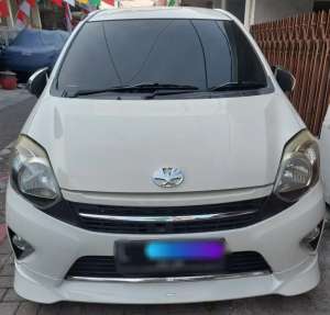 Jual bekas Agya TRD Matic 2015 Putih,lokasi di Surabaya Kota