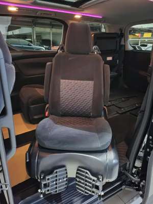 Jual bekas Alphard Welcab Kursi Roda Tipe S CBU 2.5 NIK 2017,lokasi di  