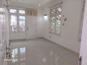 ANA RUMAH HOEK UK 11X18M DI TANJUNG DUREN lokasi di Jakarta Barat, tersedia melalui melalui situs Olx