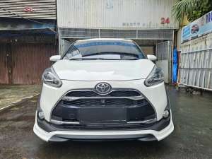 Jual bekas Antik 43 rb km Toyota Sienta 1.5 Q cvt 2018 nik 2017 putih white bagus,lokasi di Jakarta Pusat