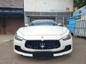 Jual bekas Antik 9 rb km Maserati Ghibli 3.0 V6 2015 nik 2014 putih white bagus,lokasi di Jakarta Pusat