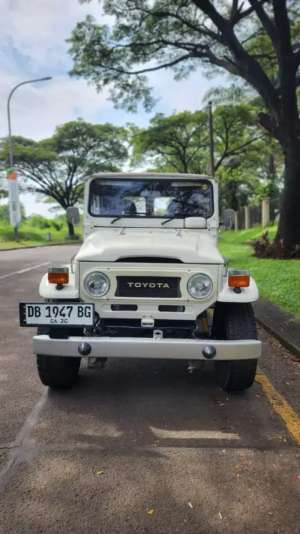 Jual bekas Antik lihat pasti suka Kanvas Fj wrn putih,lokasi di Jakarta Timur