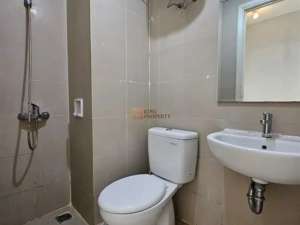 Apartemen bersih, aman, dan siap huni. Dekat mall, transportasi umum, dan pusat kuliner . DIsewakan Apartemen type Studio Unfurnish di Madison Park lokasi di Jakarta Barat, tersedia melalui melalui situs Olx