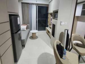 APARTEMEN GREEN SEDAYU 3 BR FULL FURNISH DEVELOPER AGUNG SEDAYU lokasi di Jakarta Barat, tersedia melalui melalui situs Olx