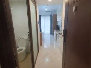 Apartemen Studio Full Furnish Sebelah AEON Mall dan Kampus Dekat Akses Tol di Sky House BSD City lokasi di Tangerang Selatan Kota, tersedia melalui melalui situs Olx