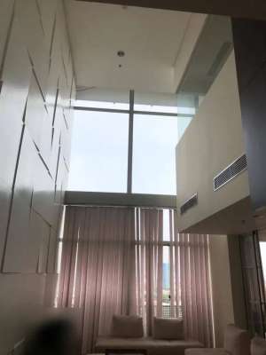 Apartemen Summit Lantai Sedang Bagus View Pool lokasi di Jakarta Utara, tersedia melalui melalui situs Olx