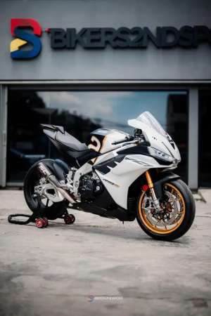 Jual bekas APRILIA RSV4 FACTORY RARE COLOR zx,lokasi di Jakarta Selatan