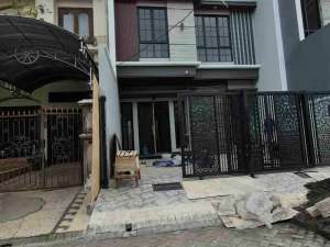 Araya baru gress kontemporer row jalan kembar lokasi di Surabaya Kota, tersedia melalui melalui situs Olx
