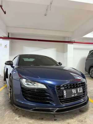 Jual bekas Audi R 8 Coupe V8 4.2 Quattro 2010 2009 Blue Biru 2011 Jual cepet bu,lokasi di Bandung Kota