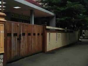 BANTING HARGA 435m RUMAH BESAR PONDOK PINANG INDAH KEBAYORAN LAMA JAKSEL lokasi di Jakarta Selatan, tersedia melalui melalui situs Olx