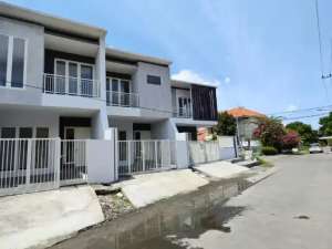 BARU GRESS Rumah di Jemur Andayani - Jemursari Tenggilis Kutisari lokasi di Surabaya Kota, tersedia melalui melalui situs Olx