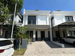 Baru Gress Rumah Dian Istana Bangunan 3 Lantai lokasi di Surabaya Kota, tersedia melalui melalui situs Olx