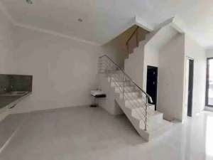 Baru GressRumah Klampis Semolo Timur dekat Hokky MERR lokasi di Surabaya Kota, tersedia melalui melalui situs Olx