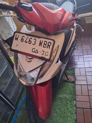 Jual bekas BeAT FI 2015 PUTIH MERAH - LOW KM 15rb ASLI - MULUSTERAWAT,lokasi di  ,Surabaya Kota