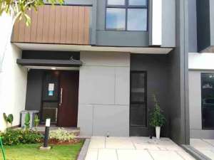 Best Price Rumah Semi Furnish Eksklusif 2 Lantai di Regia Summarecon Crown Gading lokasi di Bekasi Kota, tersedia melalui melalui situs Olx