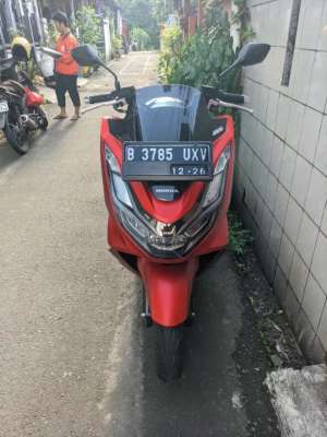 Jual bekas Bissmillah dijual motor Honda PCX ABS 2021 160cc,lokasi di Jakarta Timur