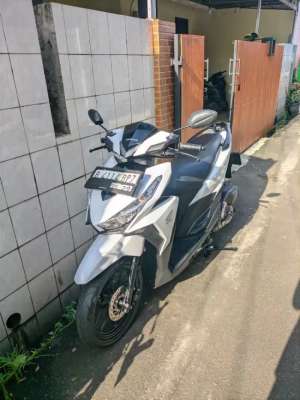 Jual bekas Bissmillah dijual motor Honda Vario LED old 2018,lokasi di Jakarta Timur