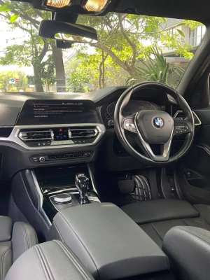 Jual bekas BMW 320i 2.0 Sport 2020 KM 14RB RECORD ISTIMEWA Black On Black,lokasi di Jakarta Selatan