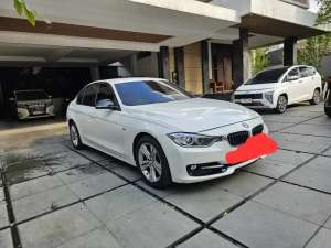 Jual bekas BMW 320i 2013 Sport Putih,lokasi di Jakarta Barat
