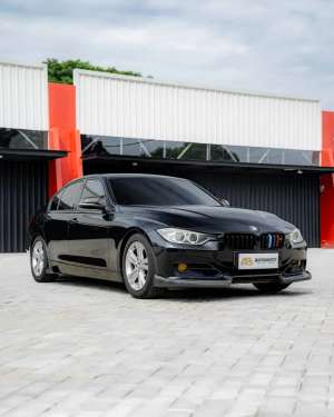 Jual bekas BMW 320i Sport Line F30 Black 2014,lokasi di Jakarta Pusat