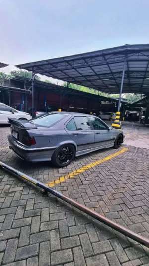 Jual bekas BMW 320i thn 1994 regist 2013,lokasi di Jakarta Pusat