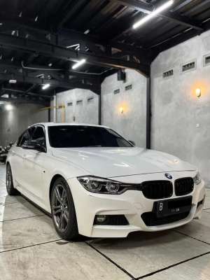 Jual bekas BMW 330i F30 2016,lokasi di Semarang Kota