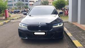 Jual bekas BMW 5 Series 530i M Sport wagon 2023 hitam km 11 ribuan,lokasi di Jakarta DKI