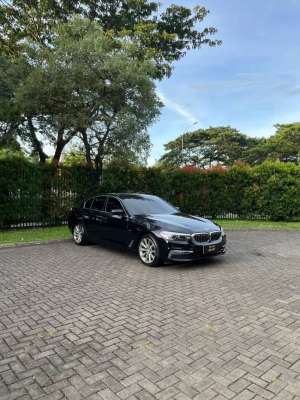Jual bekas BMW 520i G30 Luxury 2019 NIK 2018 Hitam,lokasi di Jakarta Timur