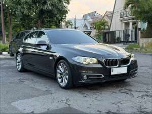 Jual bekas BMW 520i LCI 2016 Luxury Line Jatoba Brown Metallic KM ANTIK,lokasi di Surabaya Kota