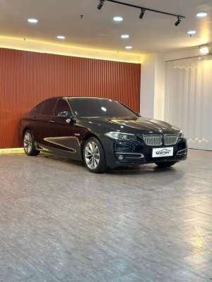 Jual bekas BMW 520i Modern F10 2014 Odo 40 Ribu Record Antik Bergaransi 2 Tahun,lokasi di Jakarta Utara