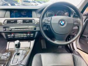 Jual bekas BMW 523i F10 2013 Silver KM 40rb Antik Full Original,lokasi di Jakarta Barat