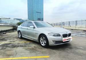 Jual bekas BMW 528i Tahun 2010 Automatic Abu abu metalik,lokasi di Bekasi Kota