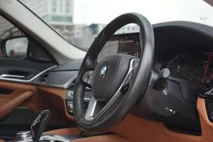 Jual bekas BMW 530i G30 LCI 2022 Full Option Adaptive Cruise 18rb Miles Like New,lokasi di Jakarta Selatan