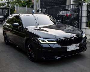 Jual bekas BMW 530i Touring M Sport 2023 Hitam Black 2024 2022 Jual Cepet aja Bu,lokasi di Jakarta Selatan